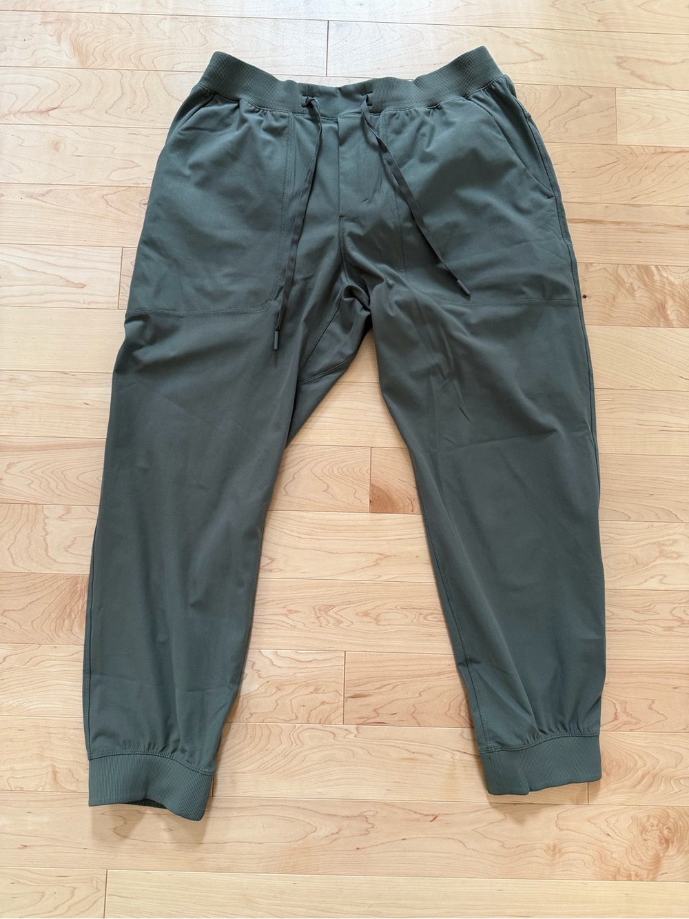 Lululemon ABC jogger size L * shorter version,  color Olive